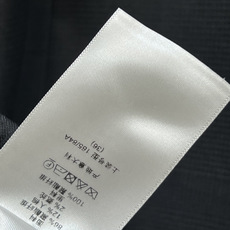D家 26春夏新款 黑色立领系带短袖连衣裙 立领系带装饰 logo单排扣点缀 优雅又有时髦 高品质面料 D家 26春夏新款 黑色立领系带短袖连衣裙 立领系带装饰 logo单排扣点缀 优雅又有时髦 高品质面料
