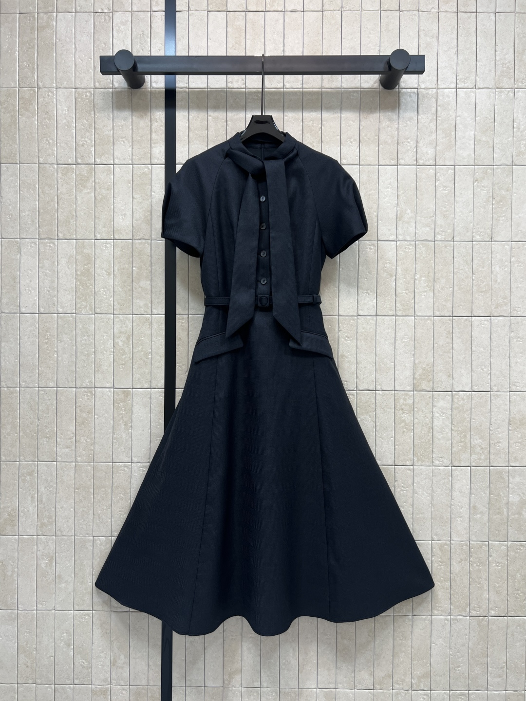 NO:794932,D Home 26 new spring and summer style black stand-up collar lace-up short-sleeved dress Stand-up collar lace-up decoration Logo single-breasted embellishment Elegant and fashionable High-quality fabrics Perfect drape Puff short sleeves + waist belt of the same color to modify the curve A-line skirt + three-dimensional fake pockets Overall simple and elegant Can be easily used in commuting and formal occasions Easily get the low-key luxury temperament!  Black classic and versatile, easy to match with various accessories, smart and gentle, four sizes in one color Size/S-M-L-XL, dior, skirts, T-shirt,19860909D家 26春夏新款 黑色立领系带短袖连衣裙 立领系带装饰 logo单排扣点缀 优雅又有时髦 高品质面料 垂坠感满分 泡泡短袖+腰部同色腰带修饰曲线 A字裙摆+立体假口袋 整体简约大方 通勤、正式场合都能轻松驾驭 低调奢华气质轻松get！黑色经典百搭 轻松搭配各种配饰 干练又温柔 一色四码 Size/S-M-L-XL,,dior,skirts,T-shirt,,Women's clothing