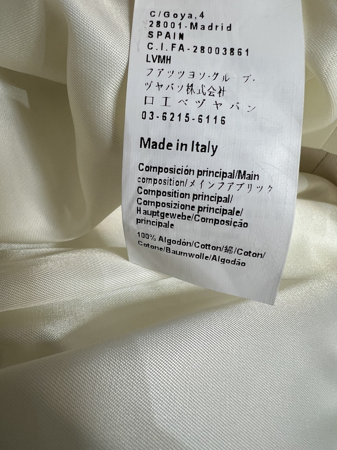 LW家 26春夏新款 翻领短款外套 单排扣+收腰剪裁+同色系刺绣logo 高级感拉满 面料挺括有质感 上