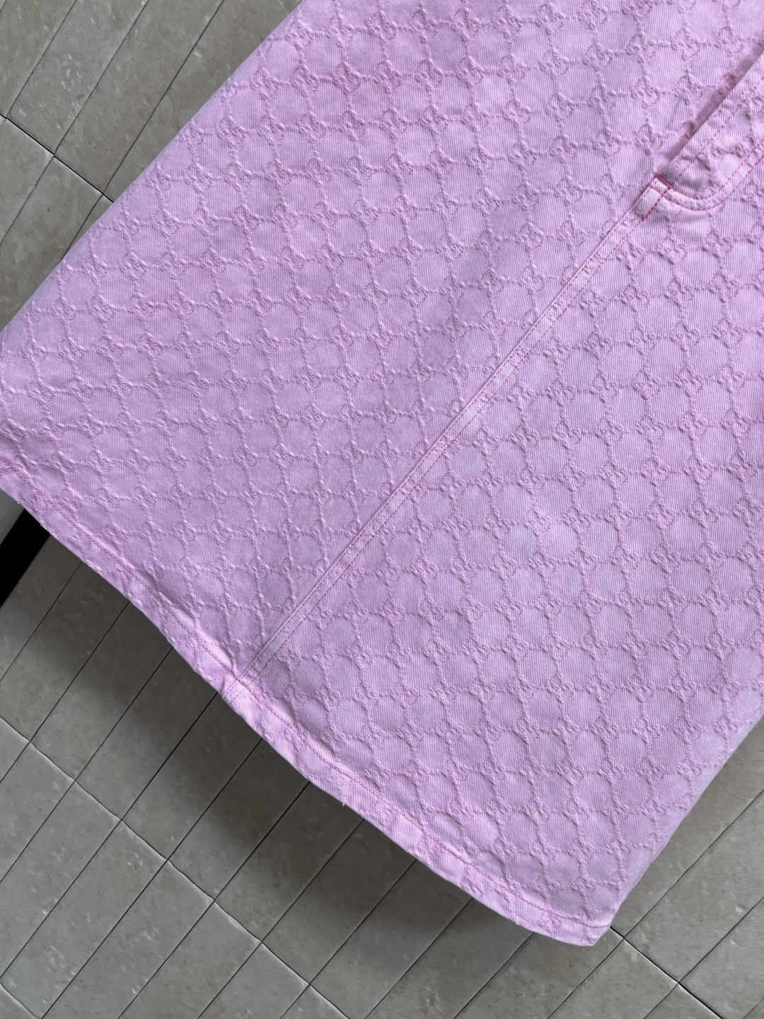 G家 26春夏新款 粉色GG提花半裙 牛仔面料 高腰A字版型 遮胯显瘦 GG老花设计 低调又高级 日常通