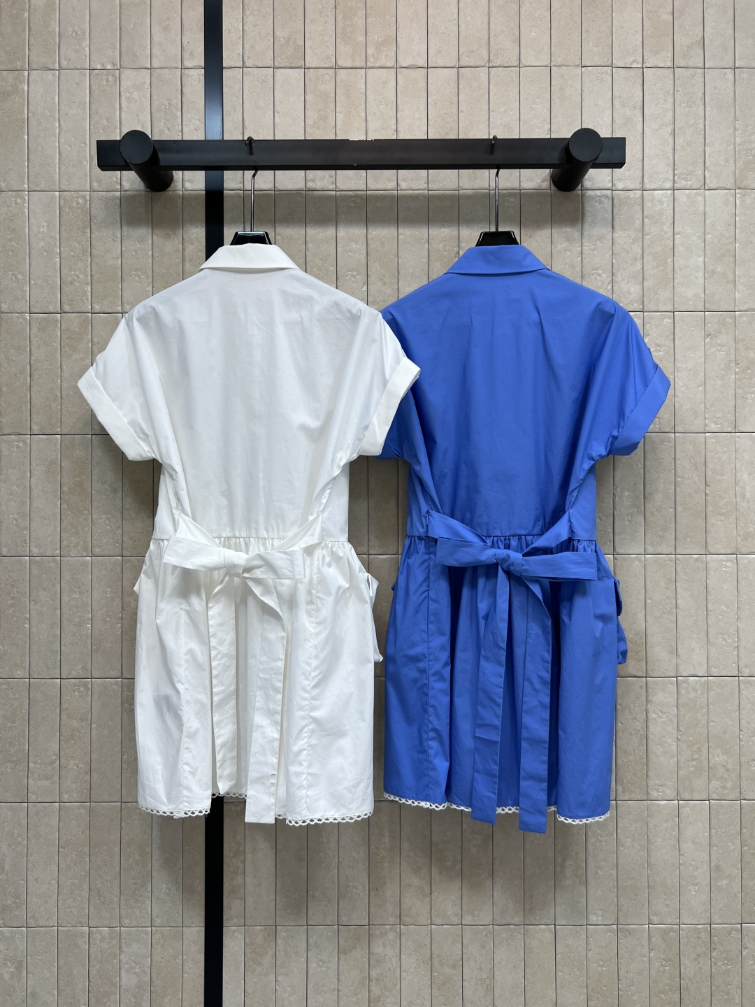 MIU家 26春夏新款 翻领口袋衬衫裙 经典翻领 半开扣设计 立体大口袋+褶皱收腰 藏肉显瘦一绝 透气纯