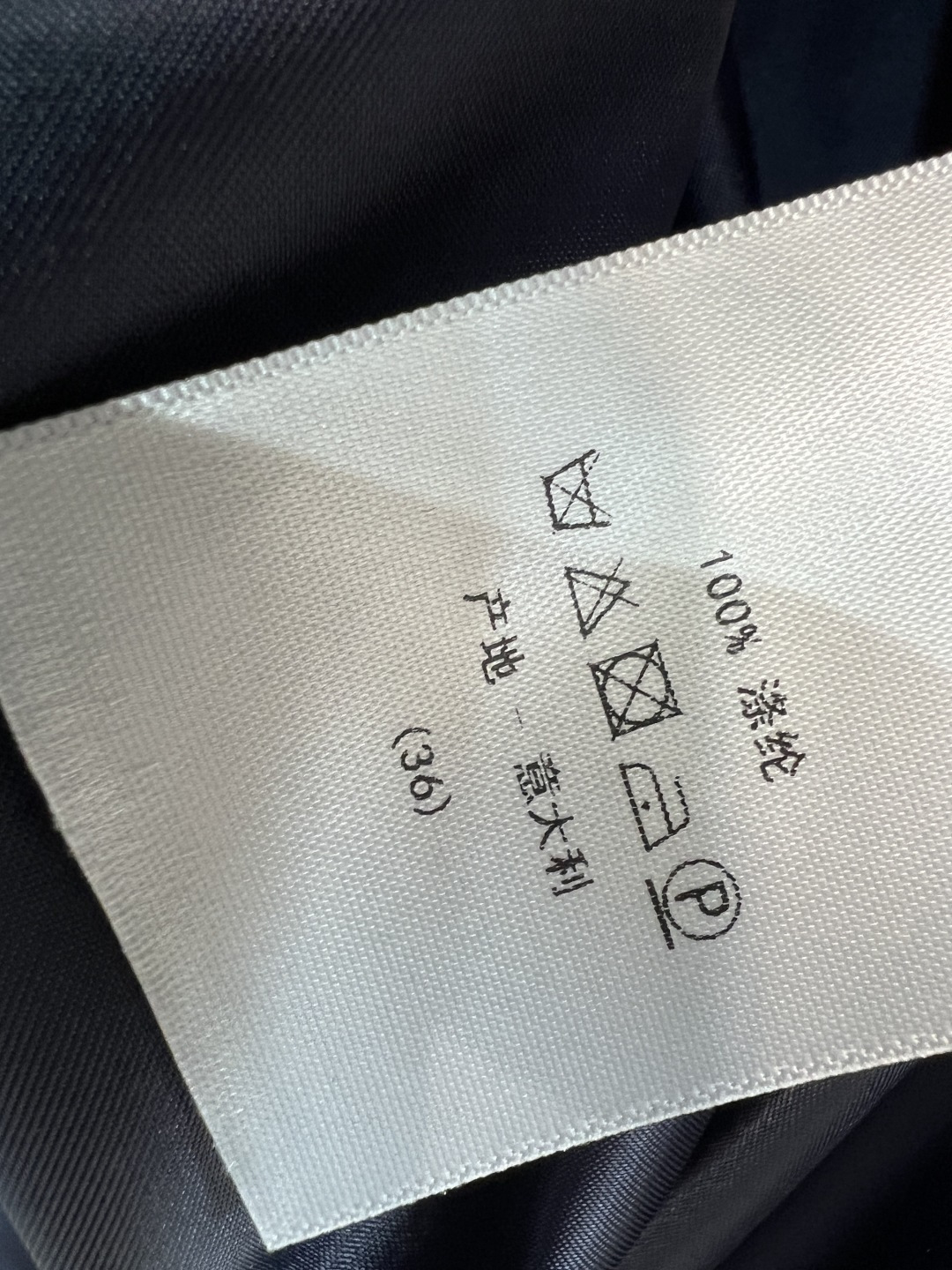 D家 26春夏新款 刺绣连帽外套 经典连帽+利落拉链 胸前精致刺绣细节拉满 简约又低调细节感满满 宽松廓