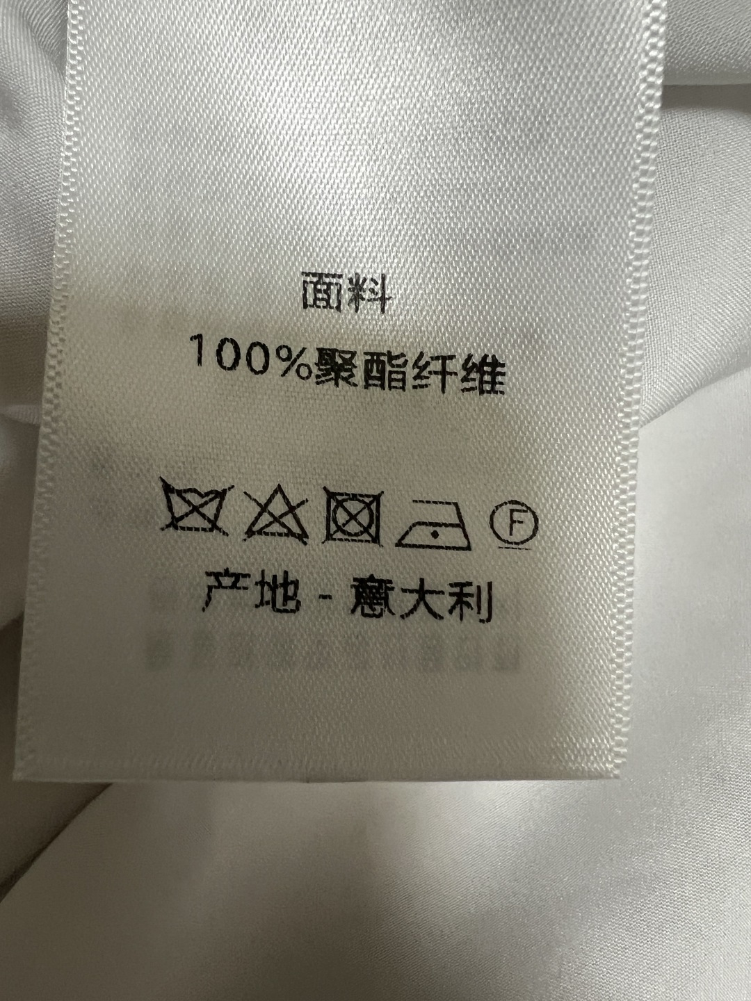 D家 26春夏新款 复古印花套装 翻领长袖衬衫+高腰休闲短裤 松弛感直接拉满 面料轻薄透气 衬衫袖口 口