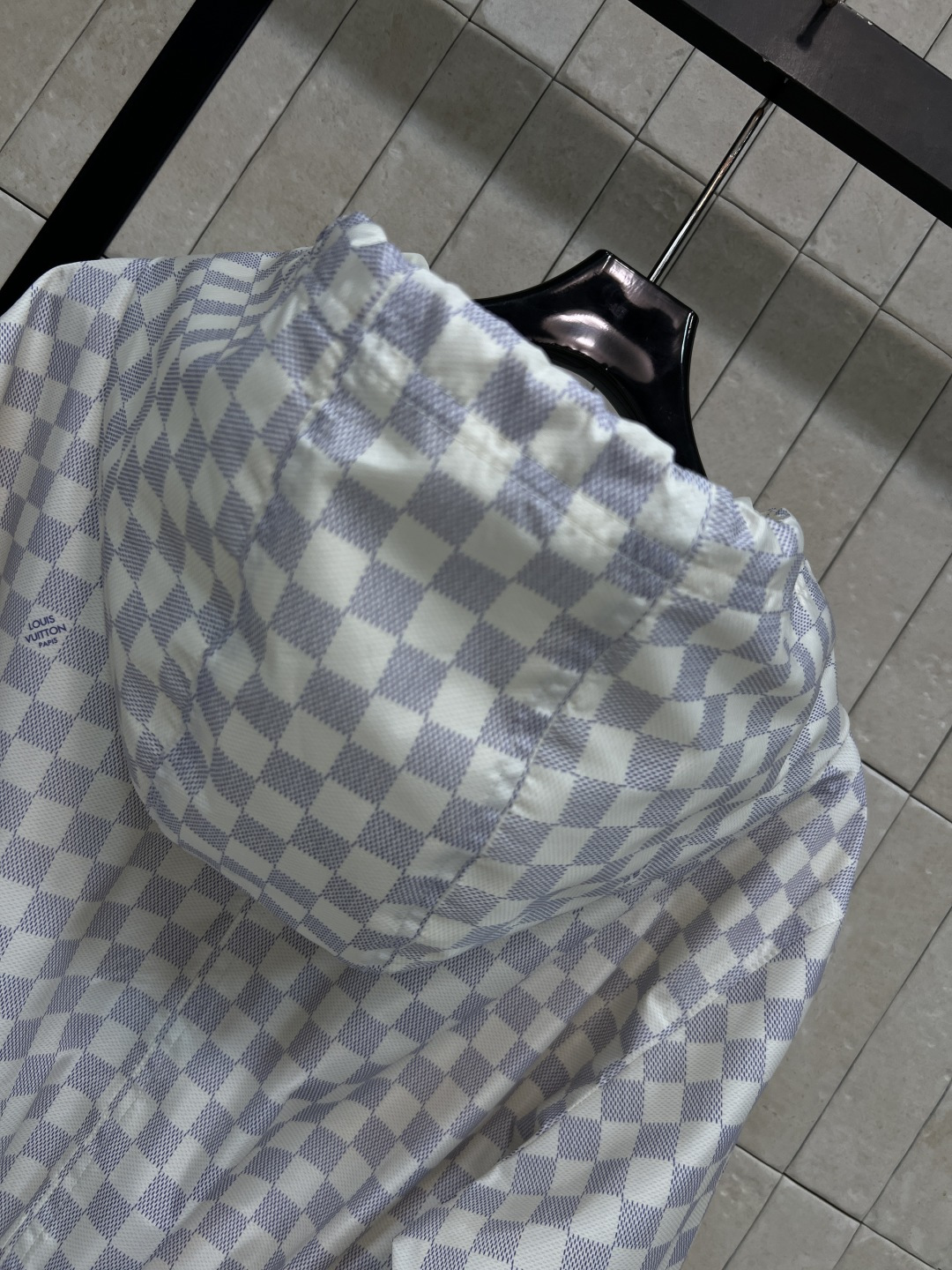 L家 26春夏新款 老花收腰连帽外套 满印老花+收腰显瘦 连帽设计 色抽绳还有精致绳头 提升整体精致度 