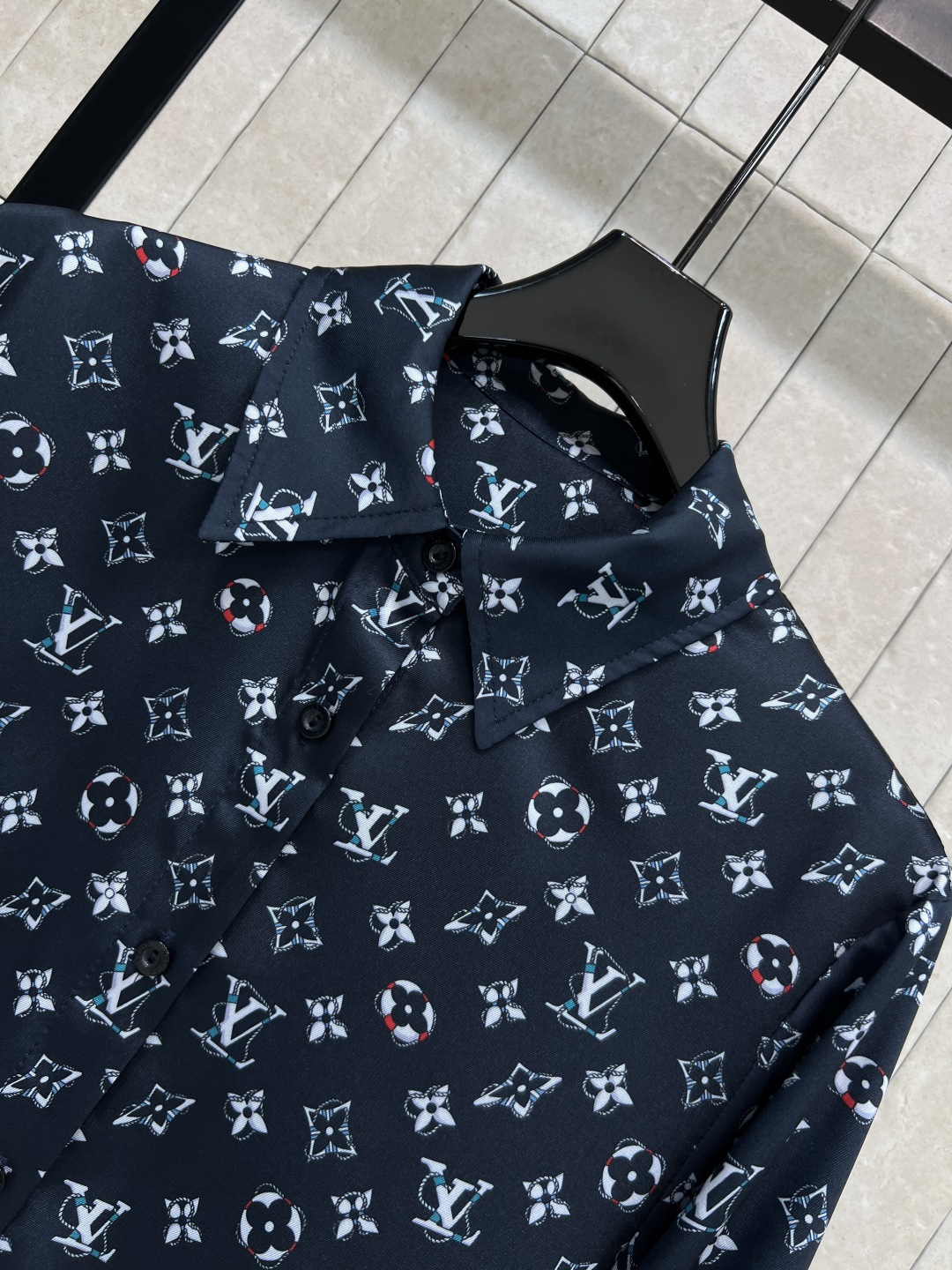 L家 26春夏新款 翻领老花衬衫 利落翻领+单排扣设计 logo经典元素 低调中尽显奢华 辨识度拉满 宽