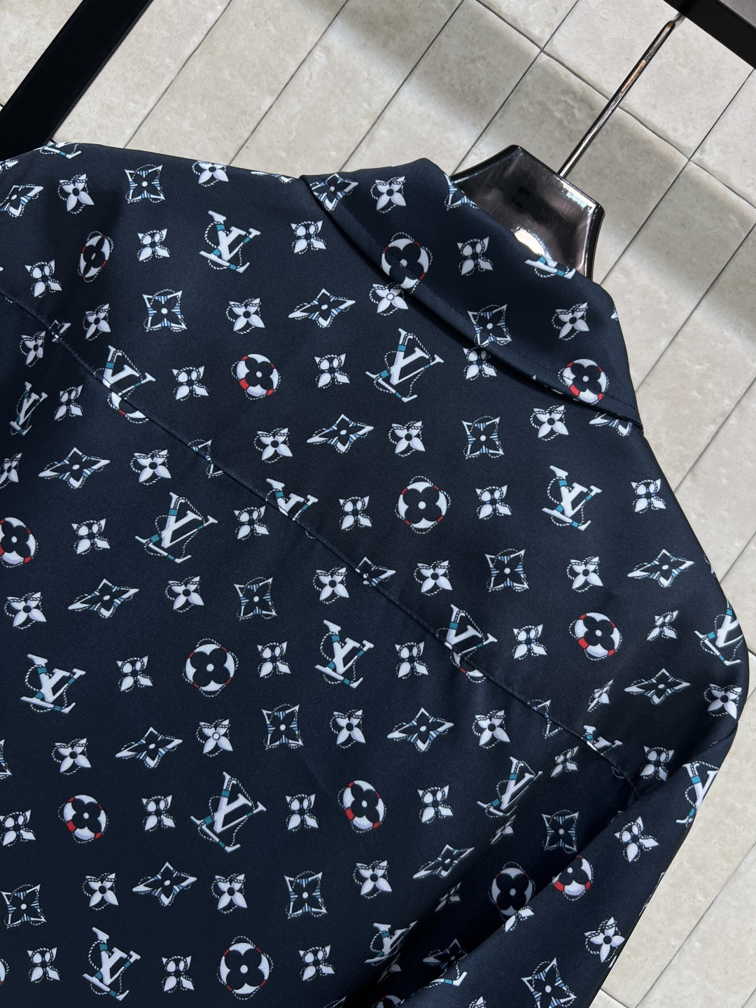L家 26春夏新款 翻领老花衬衫 利落翻领+单排扣设计 logo经典元素 低调中尽显奢华 辨识度拉满 宽