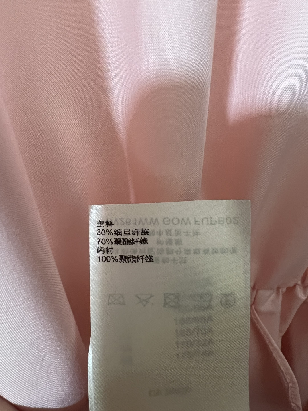 L家 26春夏新款 荷叶边无袖连衣裙 高品质面料 剪裁精致 荷叶边设计层次感满满 优雅又时尚 logo金