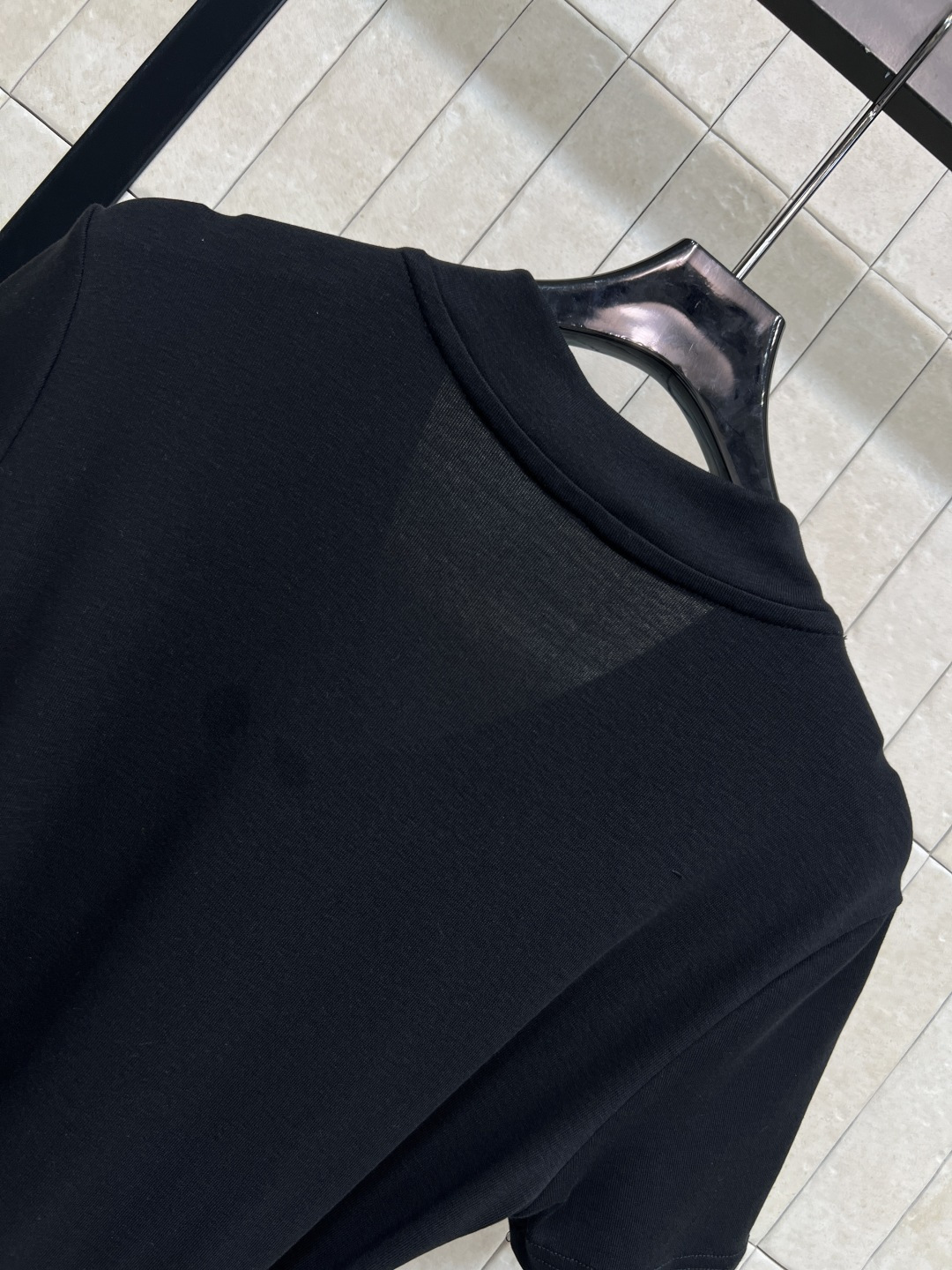 PD家 26春夏新款 V领收腰连衣裙 经典黑色+V领设计 修饰颈部线条 A字大裙摆+松紧腰 显瘦又舒适 