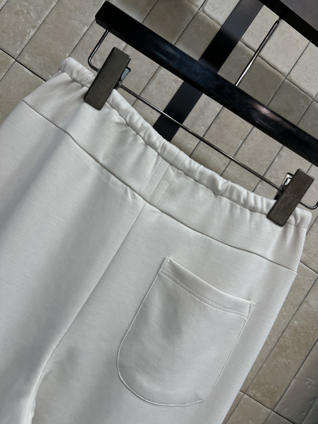 MIU家 26春夏新款 抽绳高腰阔腿裤 立体中线+微喇裤型 高腰抽绳设计 舒适又实用 把腿型修饰到完美 