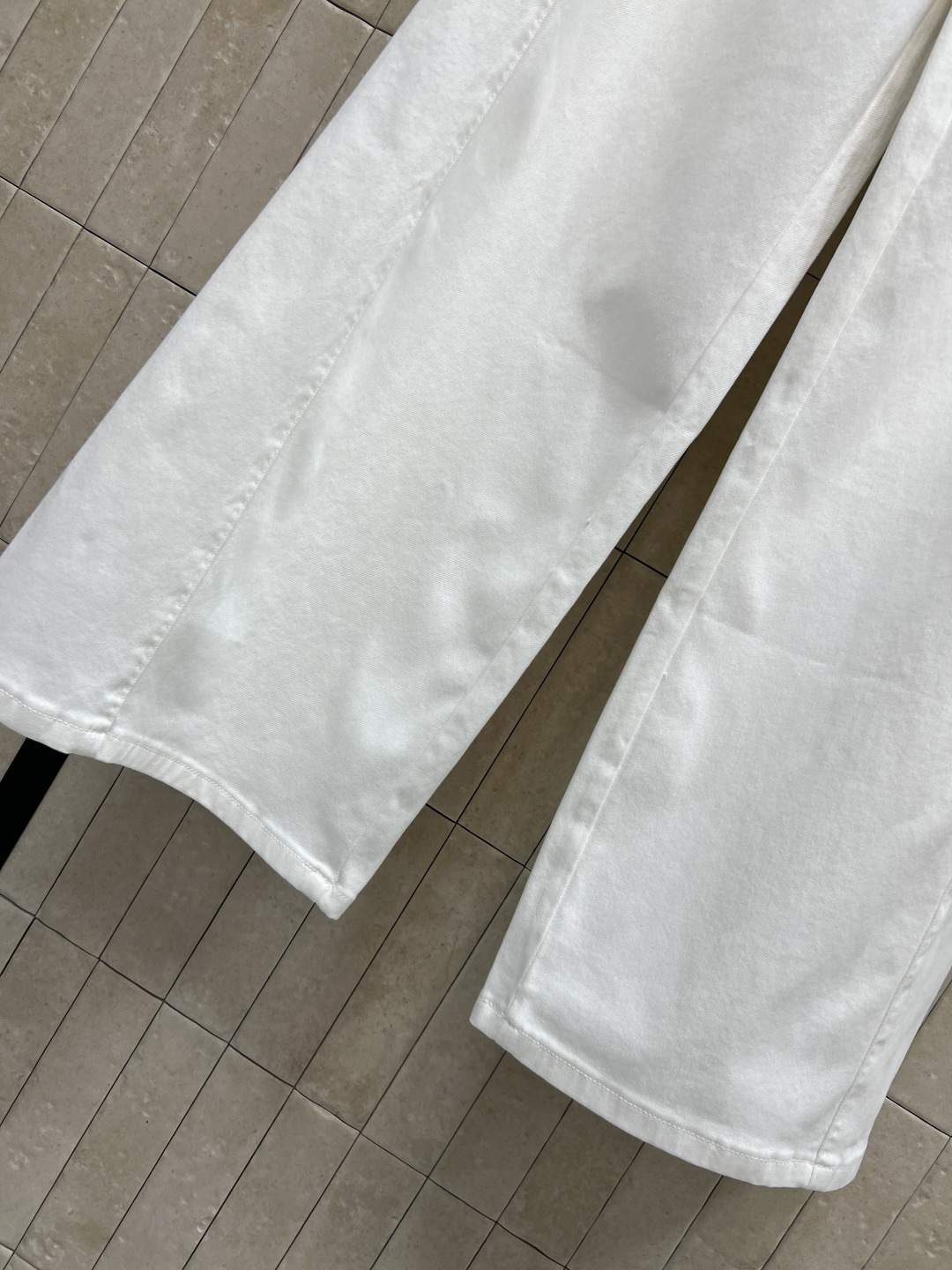 Slp🌹家 26春夏新款 ​​白色阔腿牛仔裤 用全棉面料 柔软透气 日常穿着超舒适 高腰设计拉长腿部比例