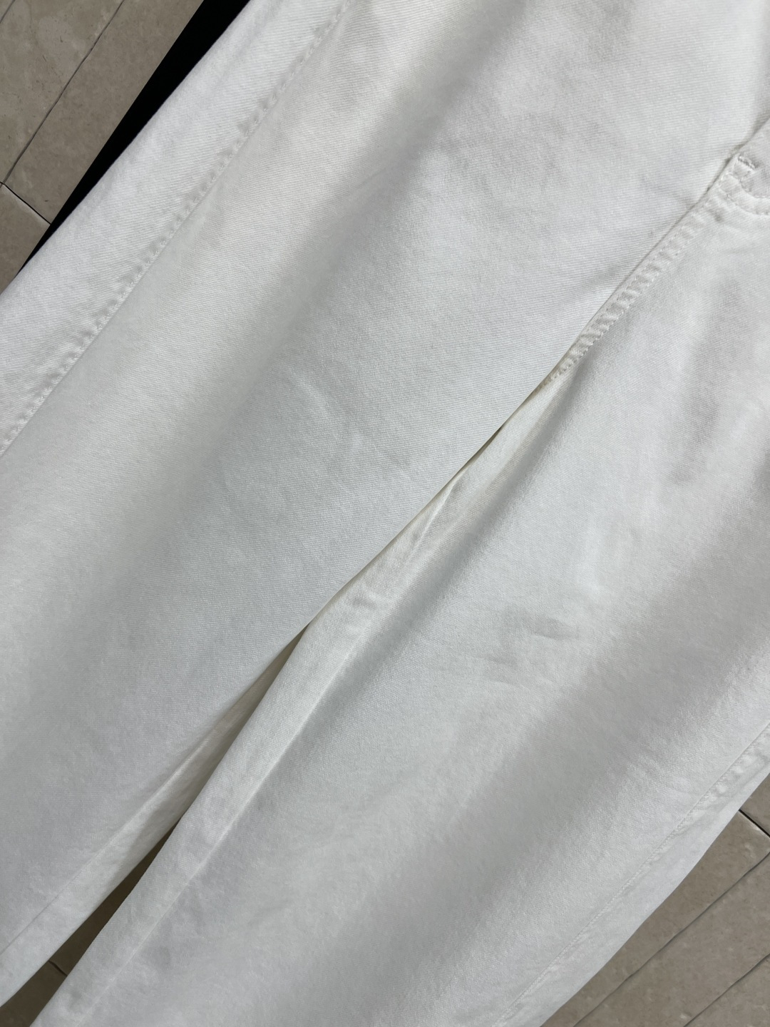 Slp🌹家 26春夏新款 ​​白色阔腿牛仔裤 用全棉面料 柔软透气 日常穿着超舒适 高腰设计拉长腿部比例