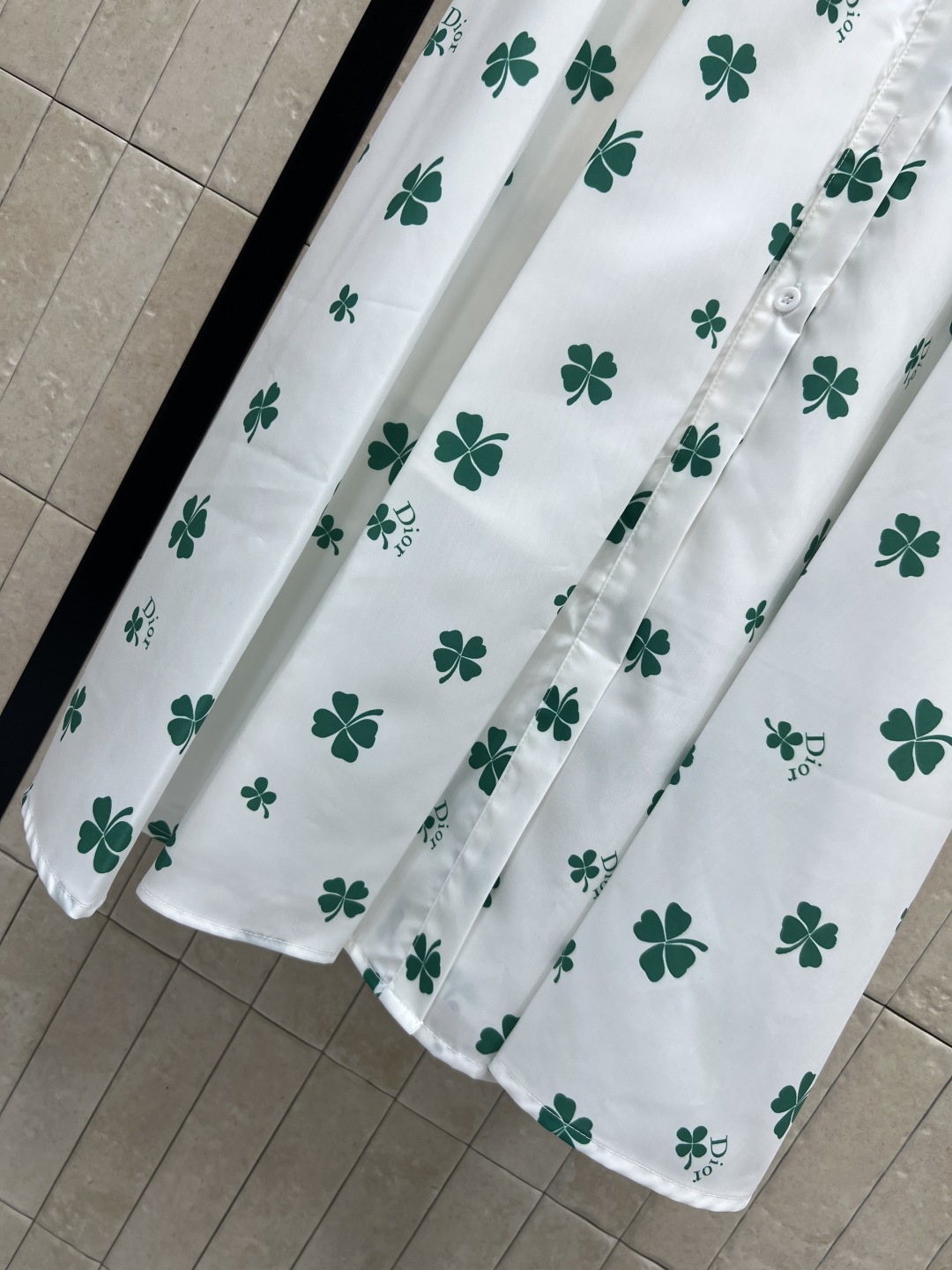 D家 26春夏新款 四叶草收腰连衣裙 衬衫式设计+短袖翻领 腰带 修饰腰线超显瘦 面料轻薄透气 春夏穿超