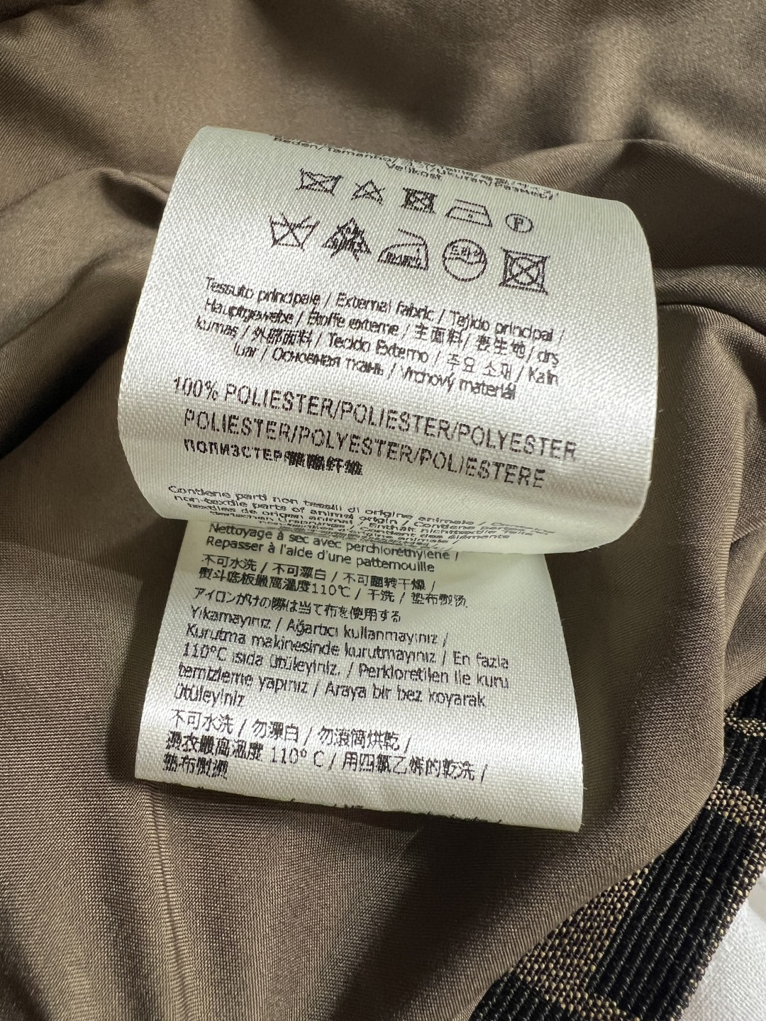 FD家 26春夏新款 老花翻领连衣裙 翻领半拉链设计 复古又利落 搭配同系列FF可调节腰带 藏肉又显高 