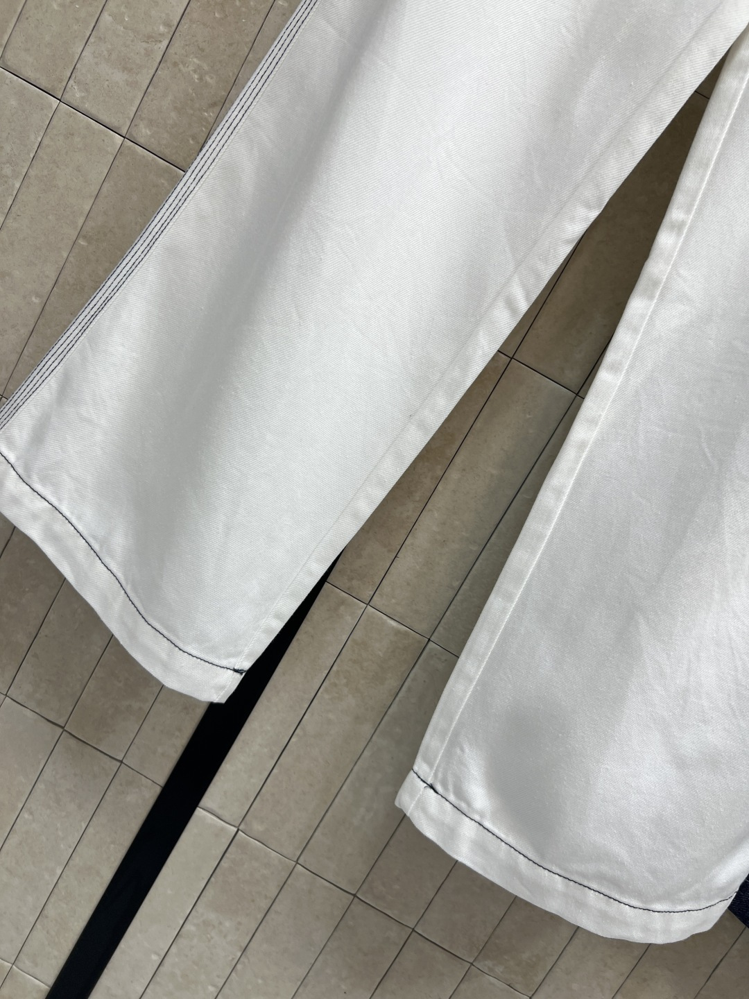 D家 26春夏新款 高腰阔腿裤 高质量牛仔棉面料 垂坠感满分 高腰阔腿版型 显高显瘦 明线撞色设计 复古