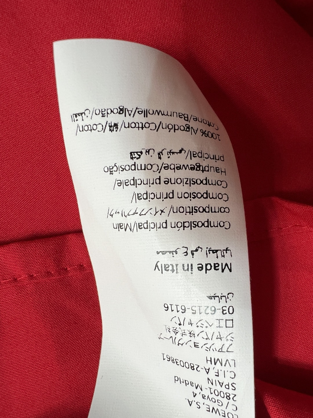 LW家 26春夏新款 翻领长袖衬衫 经典翻领+短款高腰版型 修饰身形 衣身黑色刺绣LOGO 精致耐看 打