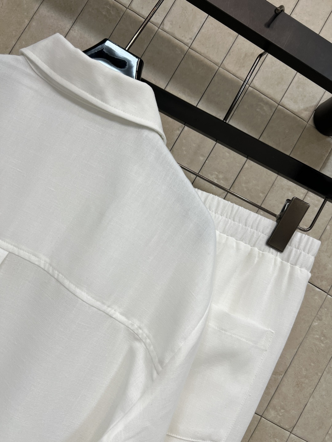 LW家 26春夏新款 白色衬衫套装 翻领长袖衬衫+高腰阔腿裤 胸前撞色压纹口袋标 简约低调 宽松落肩长袖