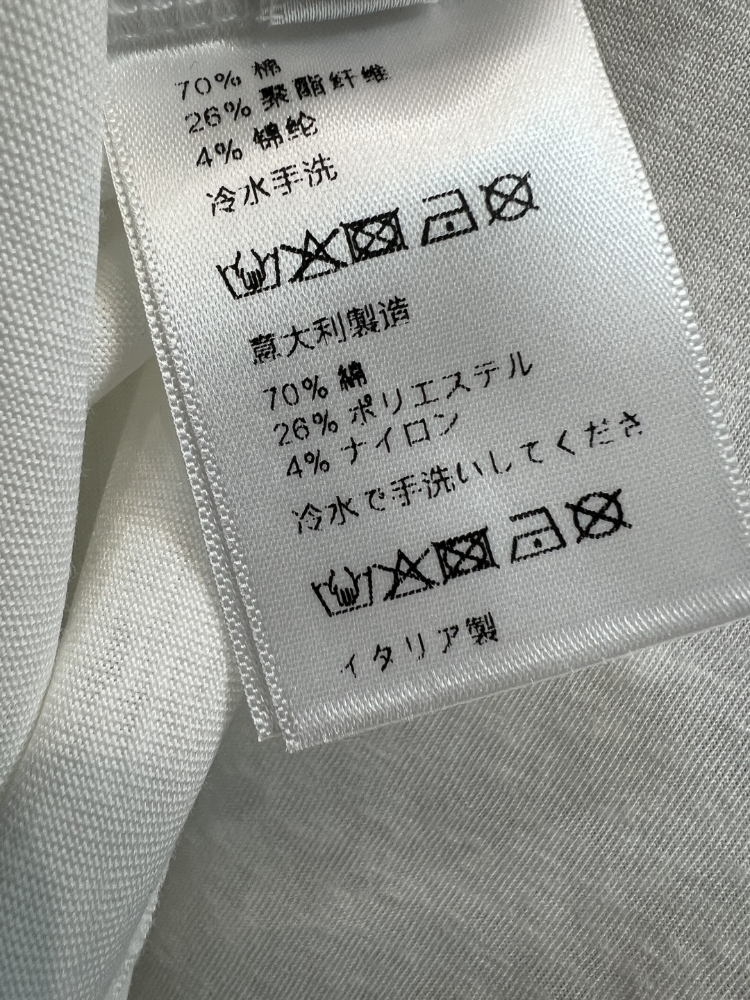 MIU家 26春夏新款 圆领短袖T恤 小众插肩袖剪裁 修饰溜肩宽肩 松弛显瘦不紧绷 胸口立体压印字母标识