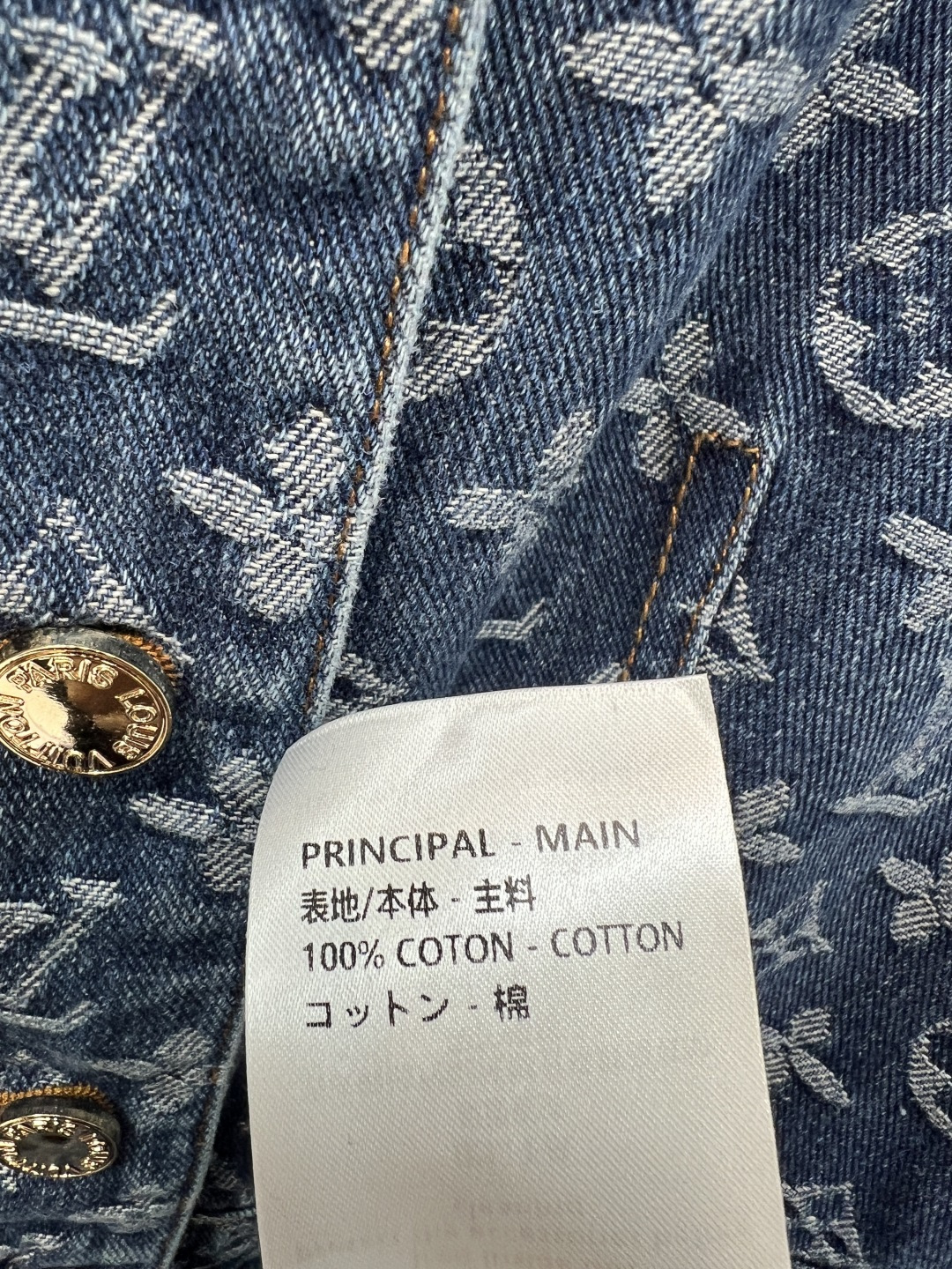L家 26春夏新款 老花牛仔连衣裙 经典logo印花+金属纽扣点缀 简约又有细节感 无袖背心设计 修身剪