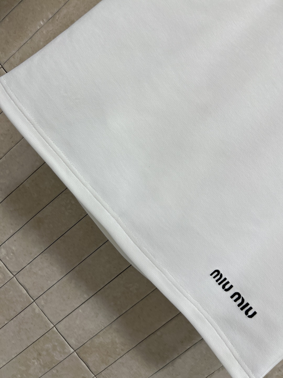 MIU家 26春夏新款 翻领无袖套装 无袖上衣+高腰半裙 无袖背心版型清爽利落 春夏透气不闷汗 短款高腰