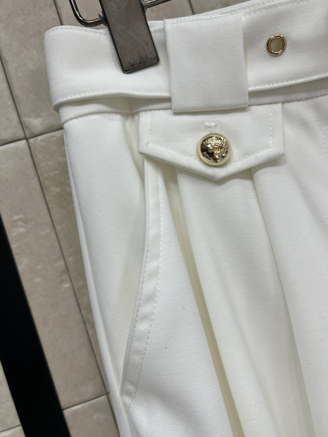 L家 26春夏新款 白色高腰阔腿裤 面料垂感好又透气 春夏穿超舒服 高腰+金属扣腰带 修饰腰线 显瘦显高