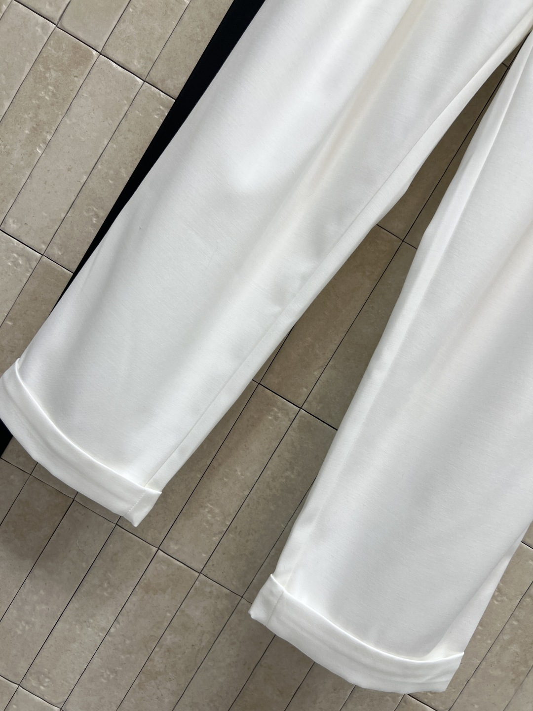 L家 26春夏新款 白色高腰阔腿裤 面料垂感好又透气 春夏穿超舒服 高腰+金属扣腰带 修饰腰线 显瘦显高