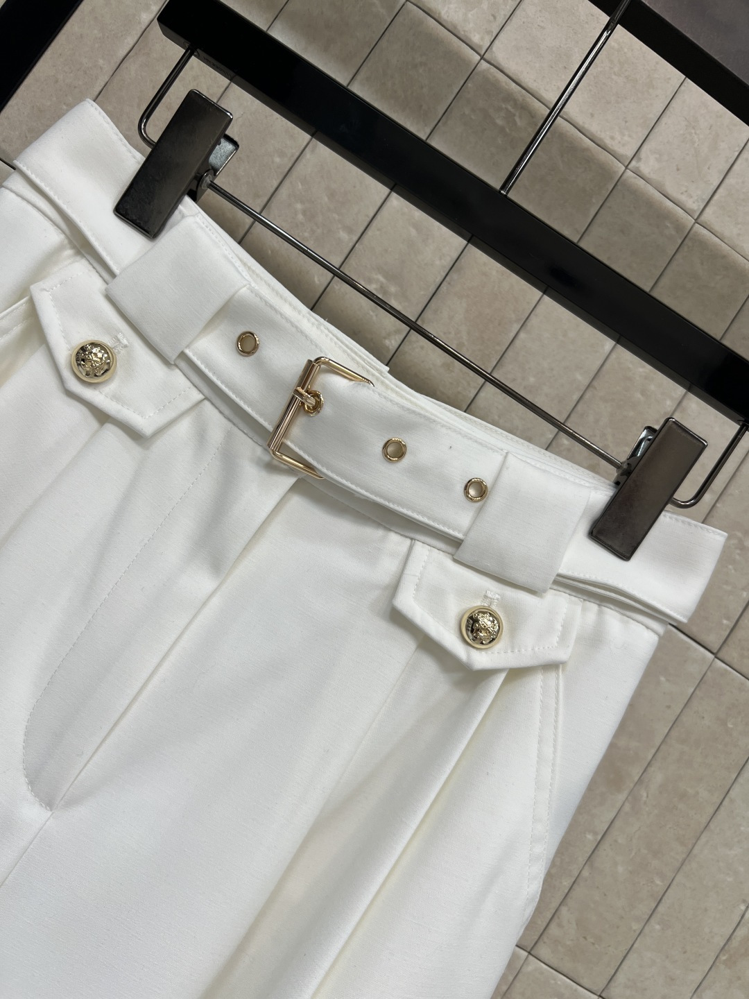 L家 26春夏新款 白色高腰阔腿裤 面料垂感好又透气 春夏穿超舒服 高腰+金属扣腰带 修饰腰线 显瘦显高
