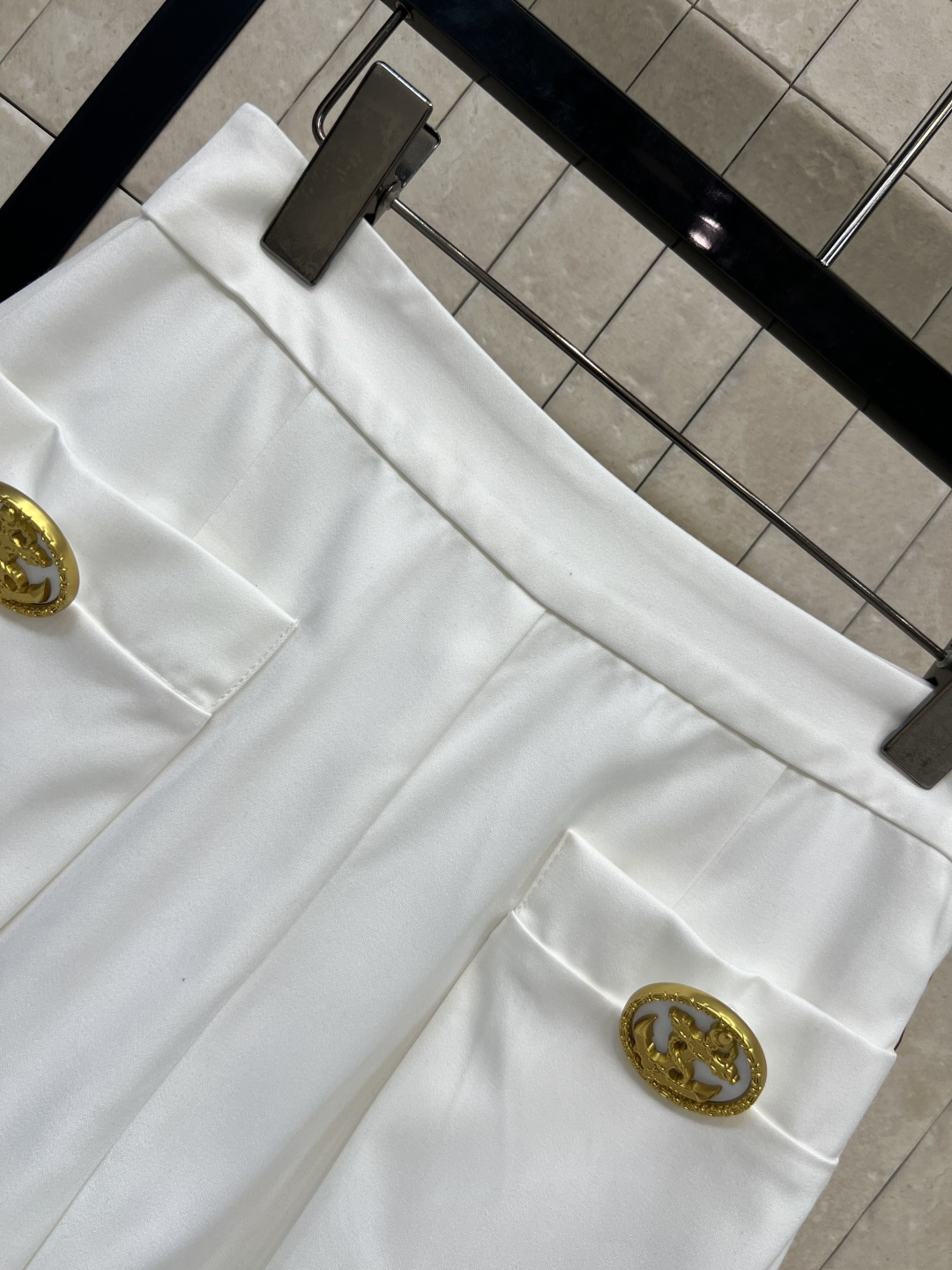 L家26春夏新款 航海度假系列 船锚五金 面料柔软又透气 高腰A字版型 显瘦又修饰腿型 轻松打造好身材 