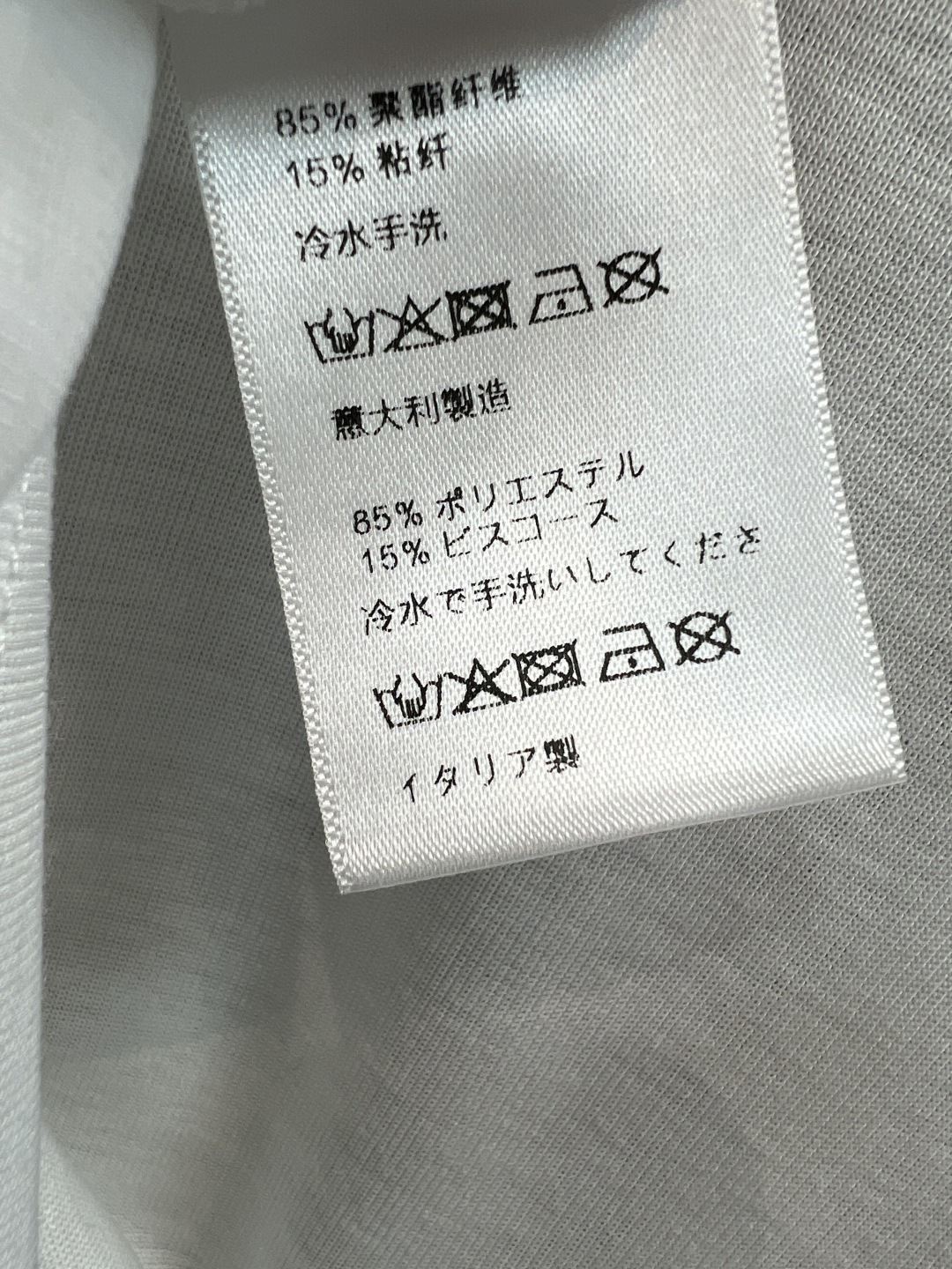 MIU家 26春夏新款 修身长袖T恤 面料柔软亲肤 透气又舒适 圆领+前中缝线设计 简约又有细节感 修身