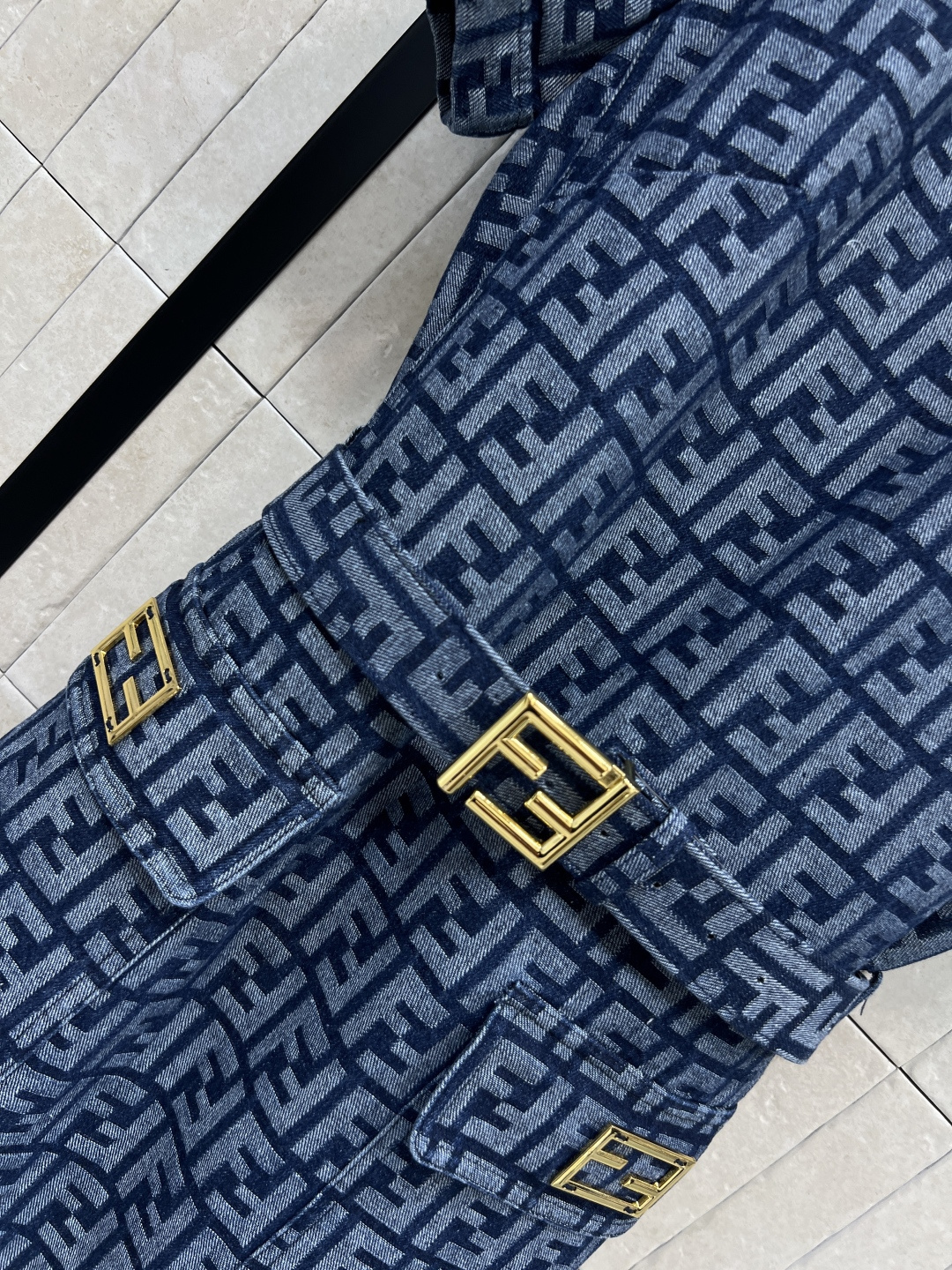 FD家 26春夏新款 牛仔连衣裙 经典Logo满印 品牌辨识度超高 高品质牛仔布 挺括有型不易皱 百搭不