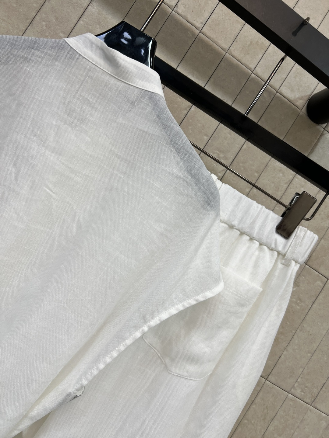 26春夏新款 无袖亚麻套装 立领无袖衬衫+高腰阔腿裤 采用透气纯亚麻面料 侧边收腰绑带 利落修身 松紧腰