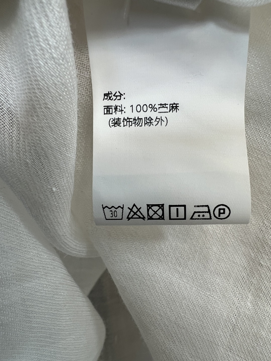 26春夏新款 亚麻短袖衬衫 采用轻薄透气亚麻面料 双口袋设计实用又有工装感 翻领+宽松版型 简约百搭 通