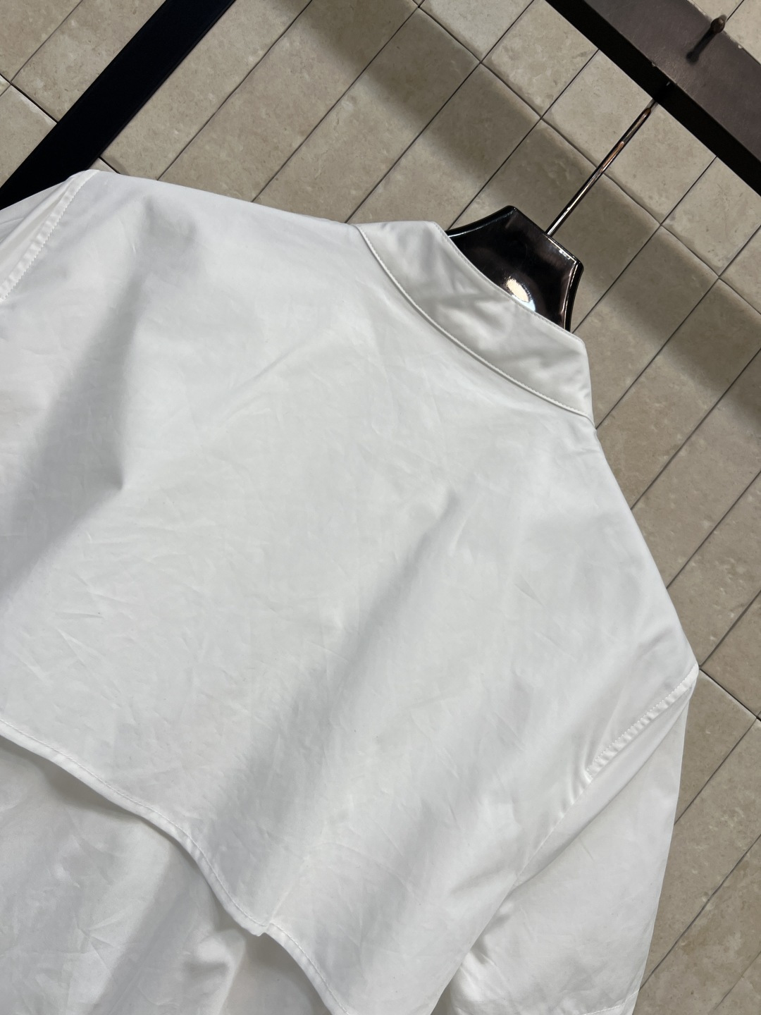 BUR家 26春夏新款 白色连衣裙 立领+短袖设计 简约利落 抽绳收腰超显身材比例 轻松修饰腰线 裙身轻