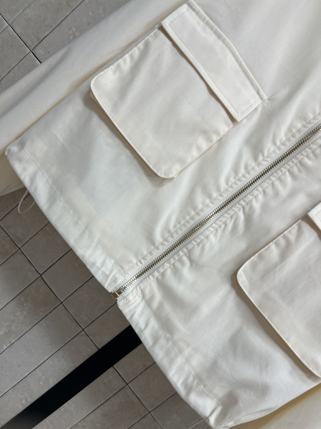 CE家 26夏季新款 立领套装 立领短款外套+A腰A字半裙 轻薄透气面料 兼顾舒适与质感 金属标细节点缀