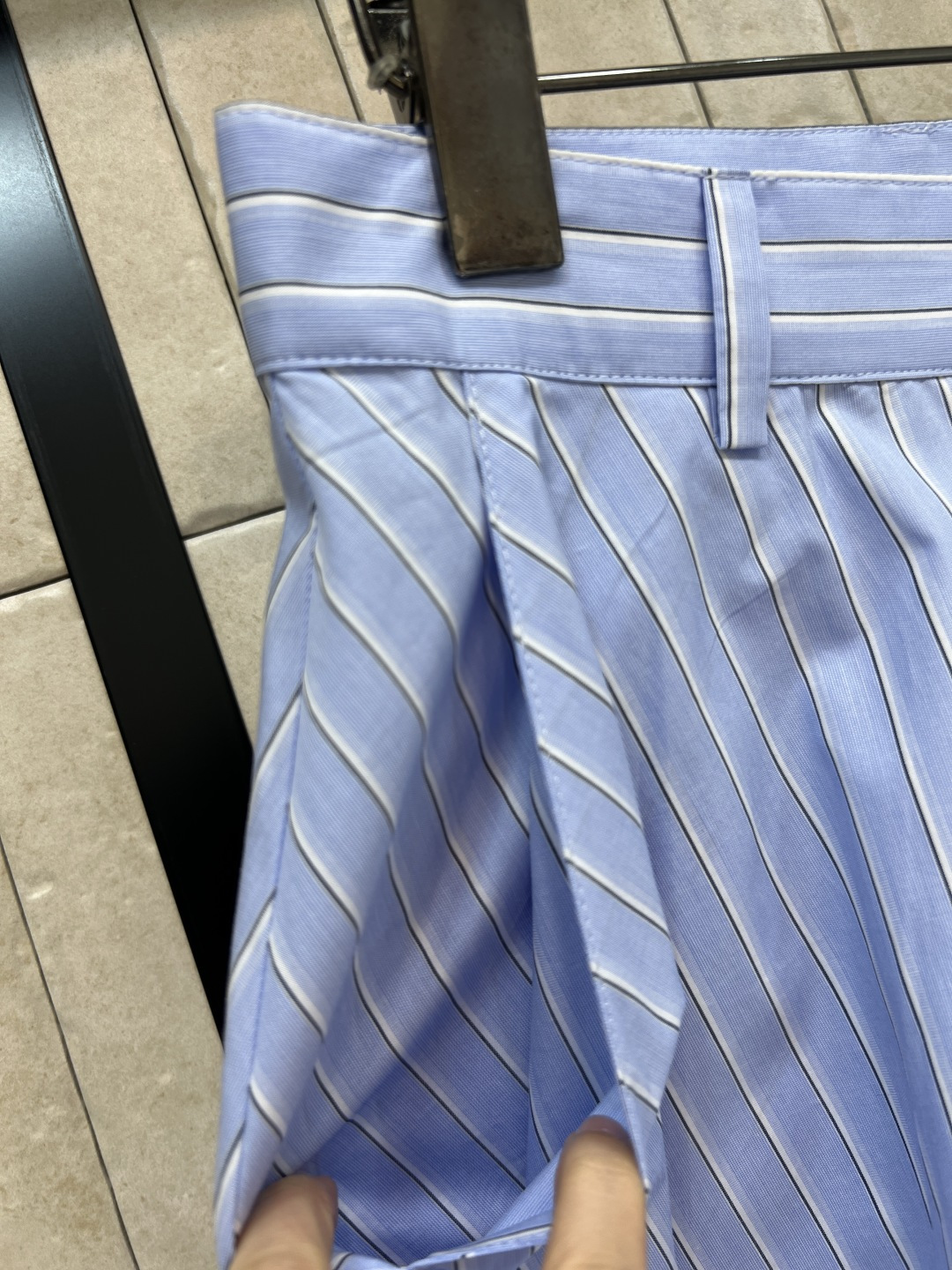 LW家 26夏季新款 蓝白条纹阔腿裤​​ 面料轻薄透气 夏天穿超舒服 假两件设计+宽松阔腿剪裁 遮胯显瘦