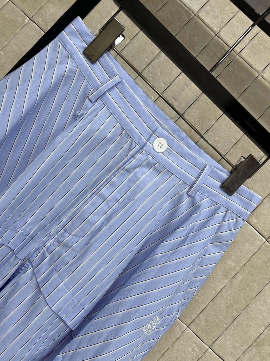 LW家 26夏季新款 蓝白条纹阔腿裤​​ 面料轻薄透气 夏天穿超舒服 假两件设计+宽松阔腿剪裁 遮胯显瘦