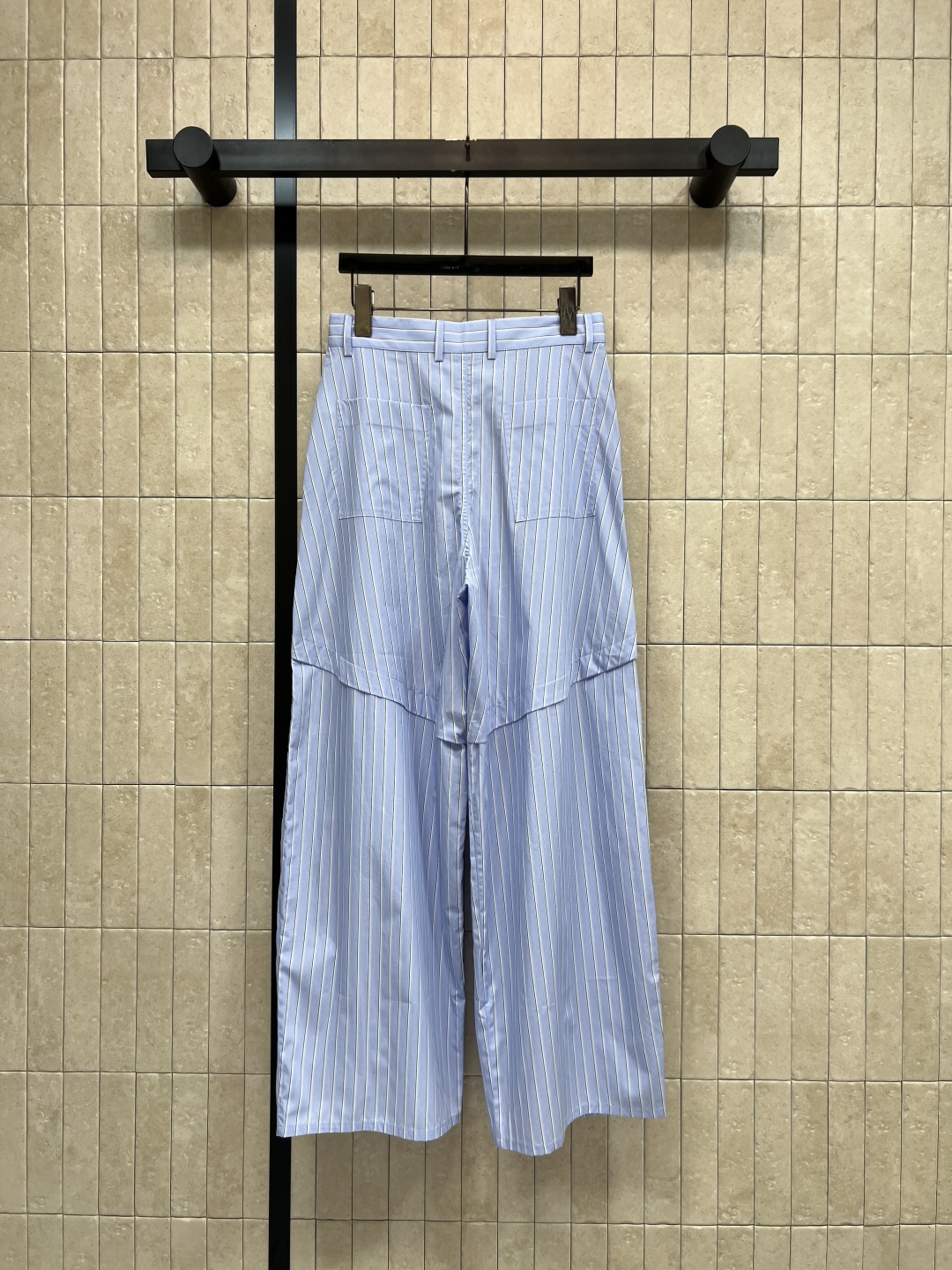 LW家 26夏季新款 蓝白条纹阔腿裤​​ 面料轻薄透气 夏天穿超舒服 假两件设计+宽松阔腿剪裁 遮胯显瘦