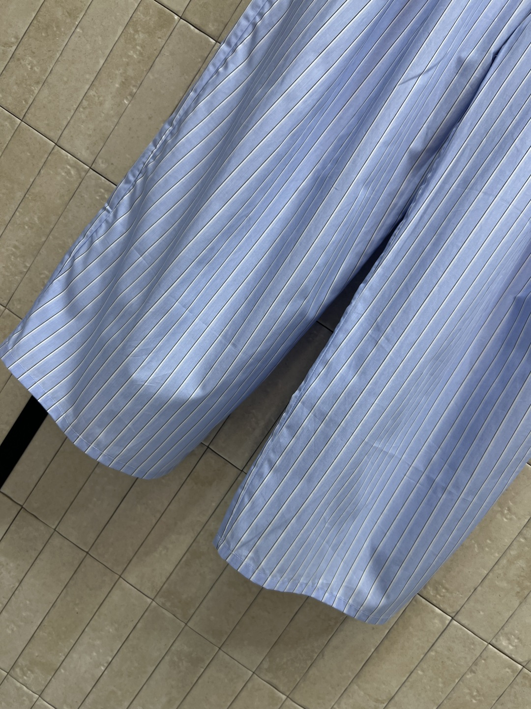 LW家 26夏季新款 蓝白条纹阔腿裤​​ 面料轻薄透气 夏天穿超舒服 假两件设计+宽松阔腿剪裁 遮胯显瘦