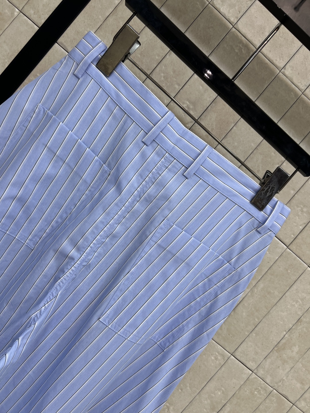 LW家 26夏季新款 蓝白条纹阔腿裤​​ 面料轻薄透气 夏天穿超舒服 假两件设计+宽松阔腿剪裁 遮胯显瘦