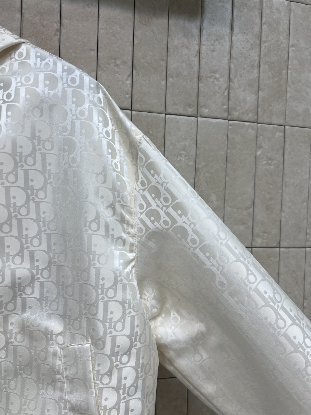 D家 26夏季新款 老花连帽外套 满印Logo设计 品牌辨识度超高 轻薄面料 宽松连帽版型 抽绳收腰+下