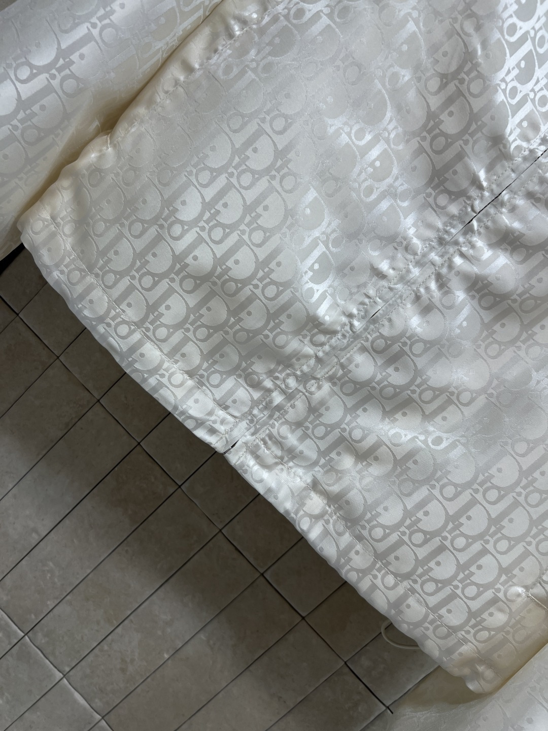 D家 26夏季新款 老花连帽外套 满印Logo设计 品牌辨识度超高 轻薄面料 宽松连帽版型 抽绳收腰+下
