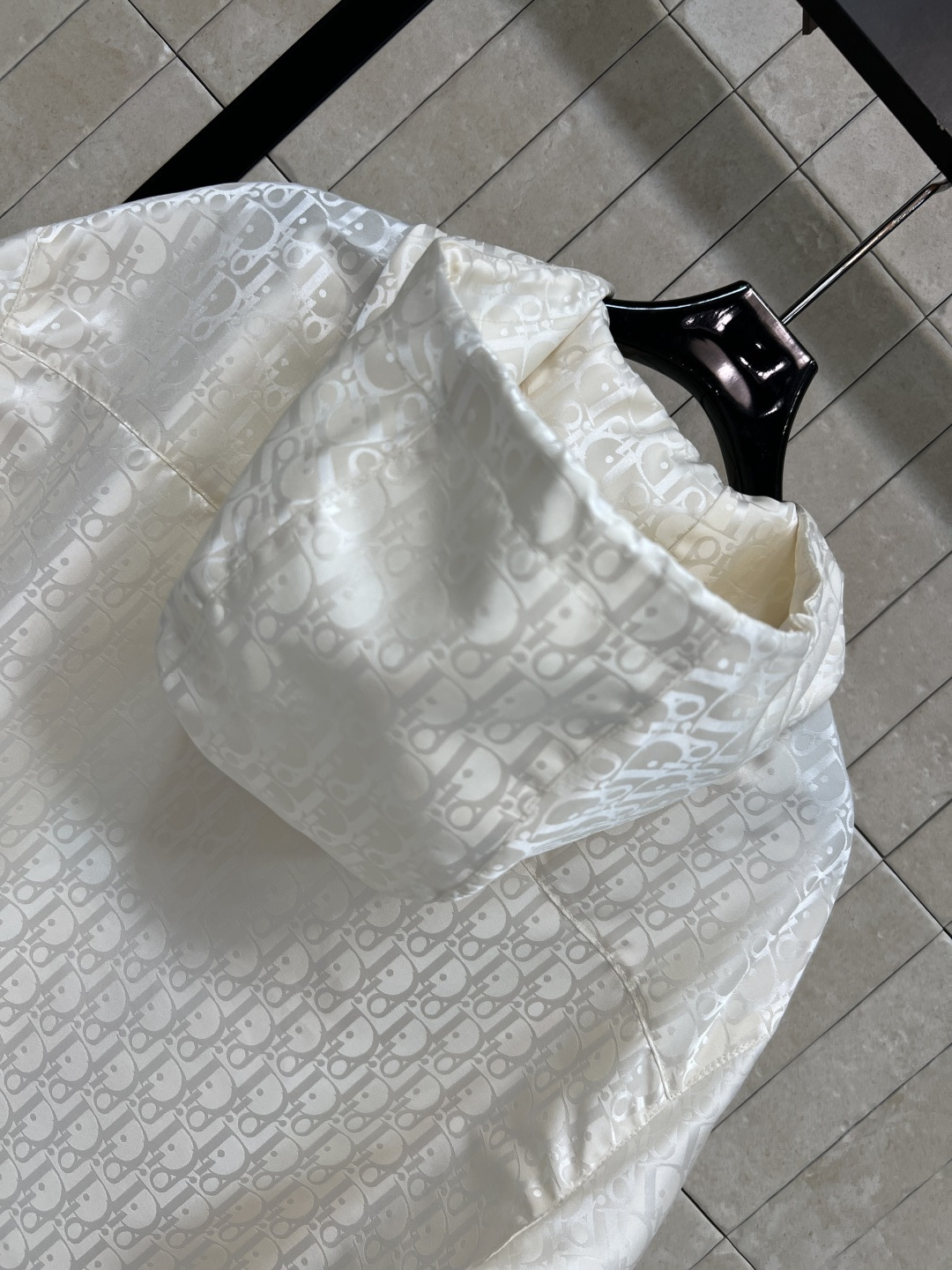 D家 26夏季新款 老花连帽外套 满印Logo设计 品牌辨识度超高 轻薄面料 宽松连帽版型 抽绳收腰+下