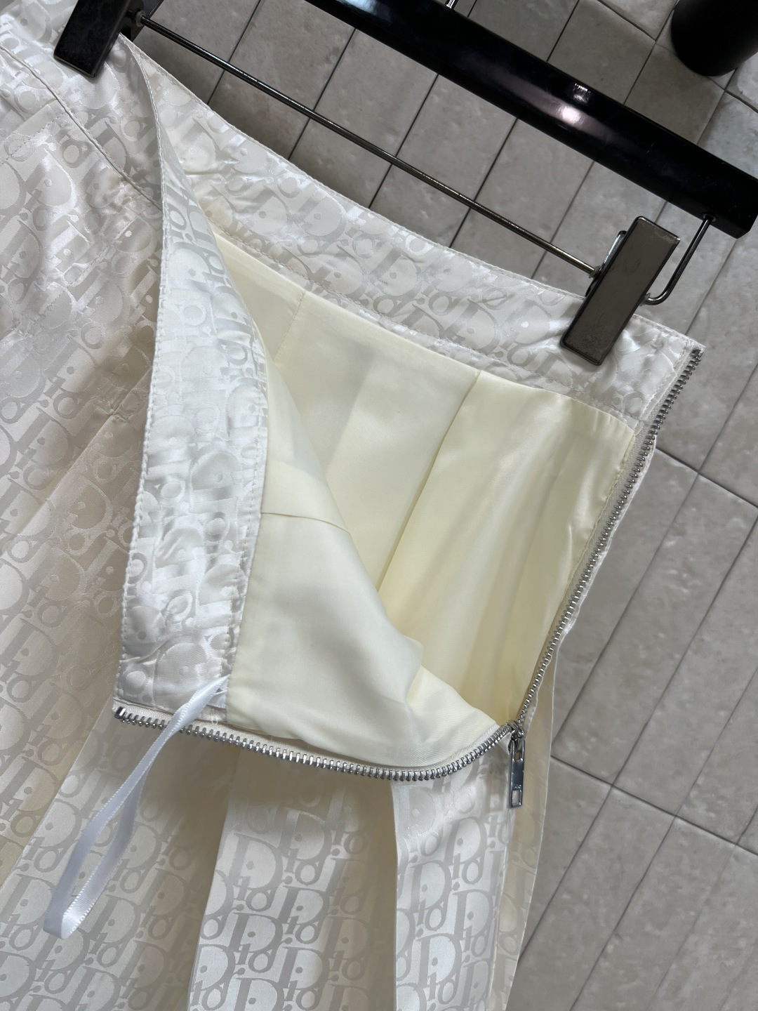 D家 26夏季新款 老花百褶短裙 满印经典Logo 品牌辨识度超高 轻薄面料+精致百褶 立体感和优雅气质