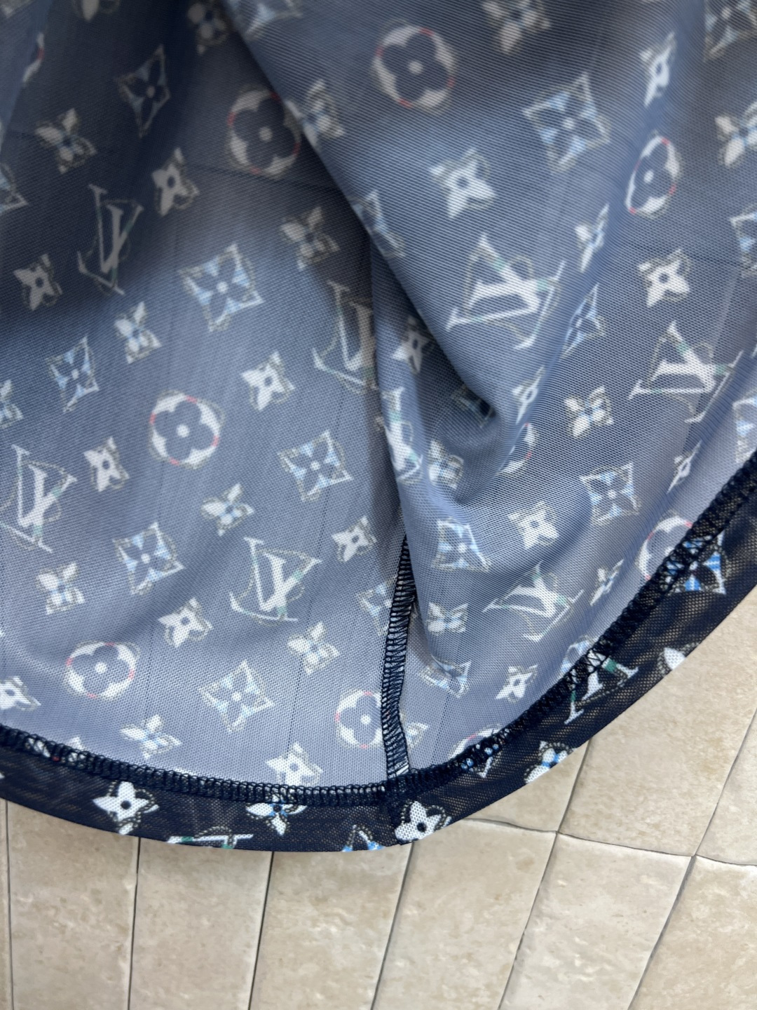 L家 26夏季新款 老花圆领上衣 经典logo满印 复古又时髦 网纱材质轻薄透气 春夏穿超舒服 圆领短袖