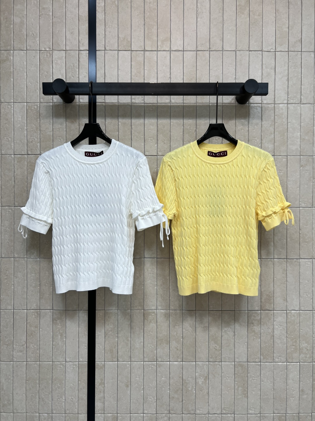 NO:840418,G Home 26 new summer style round neck short-sleeved top with three-dimensional texture design, light and breathable, super comfortable to wear in spring and summer, ruffled cuffs + drawstring details, full of layering, simple and versatile round neck, easy to control for commuting, leisure and vacation. The color is not picky about skin color. It is gentle and intellectual when paired with jeans or skirts. Two colors and three sizes, Size/S-M-L,,gucci,skirts,jeans,T-shirt,19860909G家 26夏季新款 圆领短袖上衣 采用立体纹理设计 轻薄透气 春夏穿超舒服 袖口荷叶边+抽绳细节 层次感满满 圆领简约百搭 通勤 休闲 度假都能轻松驾驭 色调不挑肤色 搭配牛仔裤或半裙都很温柔知性 两色三码Size/S-M-L,,gucci,skirts,jeans,T-shirt,,Women's clothing