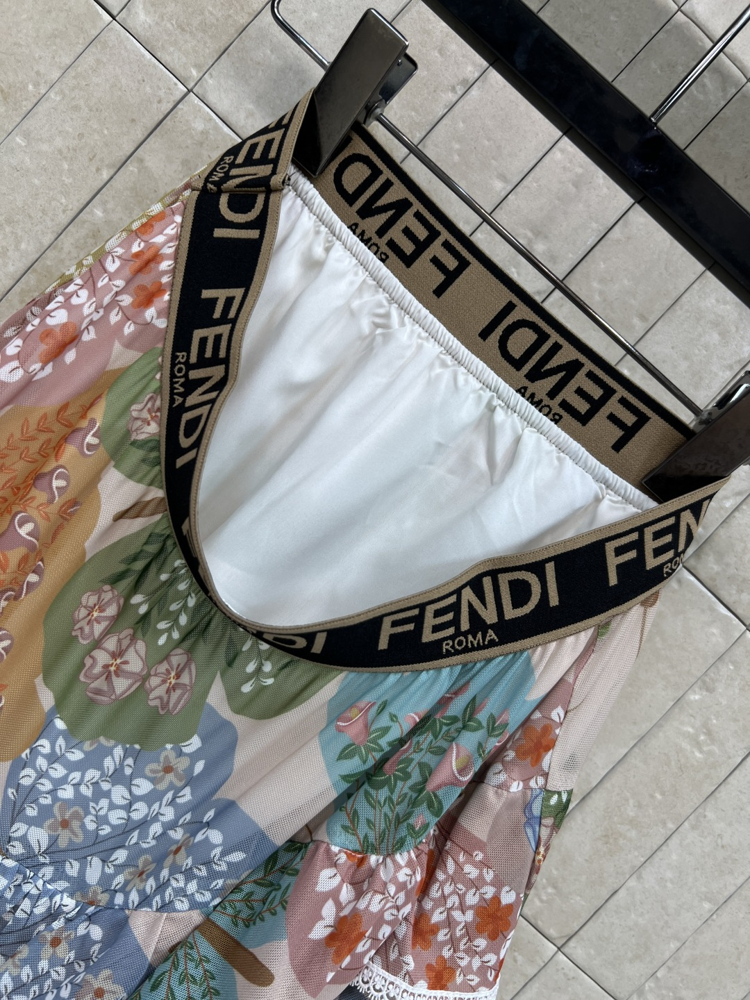 FD家 26夏季新款 印花层叠半身裙​​ 采用轻盈飘逸面料 满印花卉图案 色彩柔和 氛围感满满 层叠剪裁
