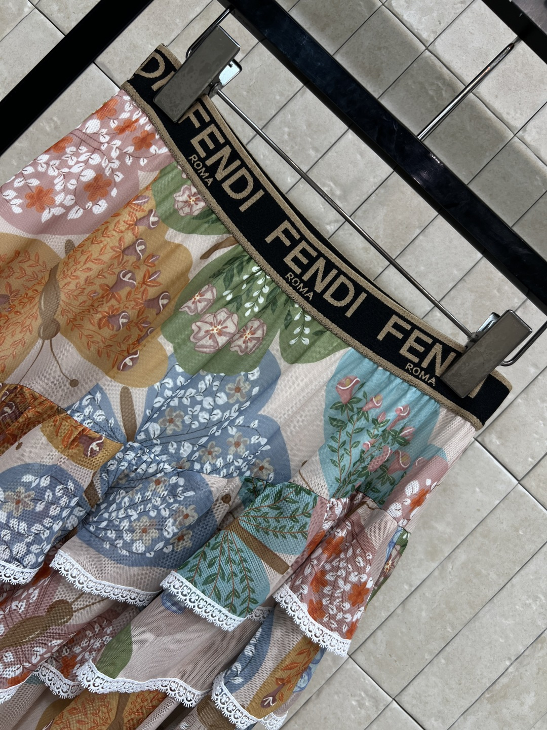 FD家 26夏季新款 印花层叠半身裙​​ 采用轻盈飘逸面料 满印花卉图案 色彩柔和 氛围感满满 层叠剪裁