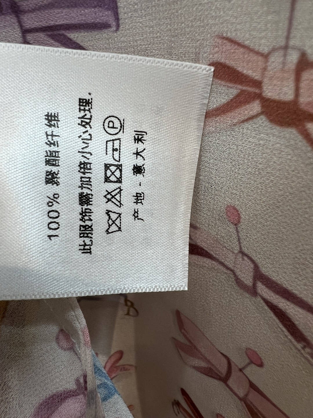D家 26夏季新款 彩色印花套装 翻领衬衫+抽绳长裤 宽松版型 彩色蝴蝶结印花 胸前口袋点缀 实用又精致