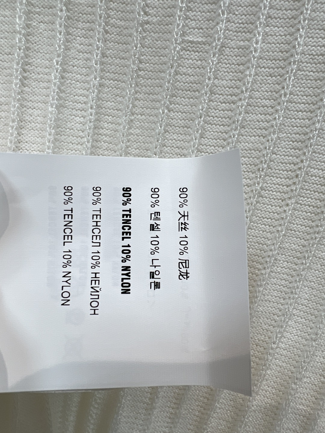 MIU家 26夏季新款 翻领系带短袖 采用天丝混纺面料 柔软舒适 竖条纹+翻领系带设计 胸前logo刺绣