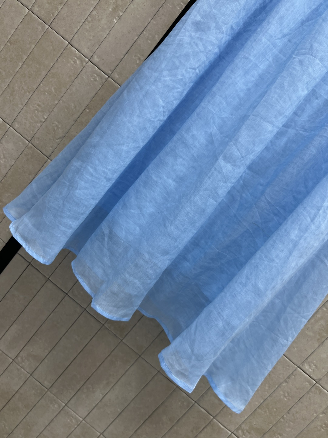 MIU家 26夏季新款 棉麻连衣长裙 采用棉麻面料轻盈透气 夏天穿超舒服 短袖+宽松裙摆 领口木耳边和单