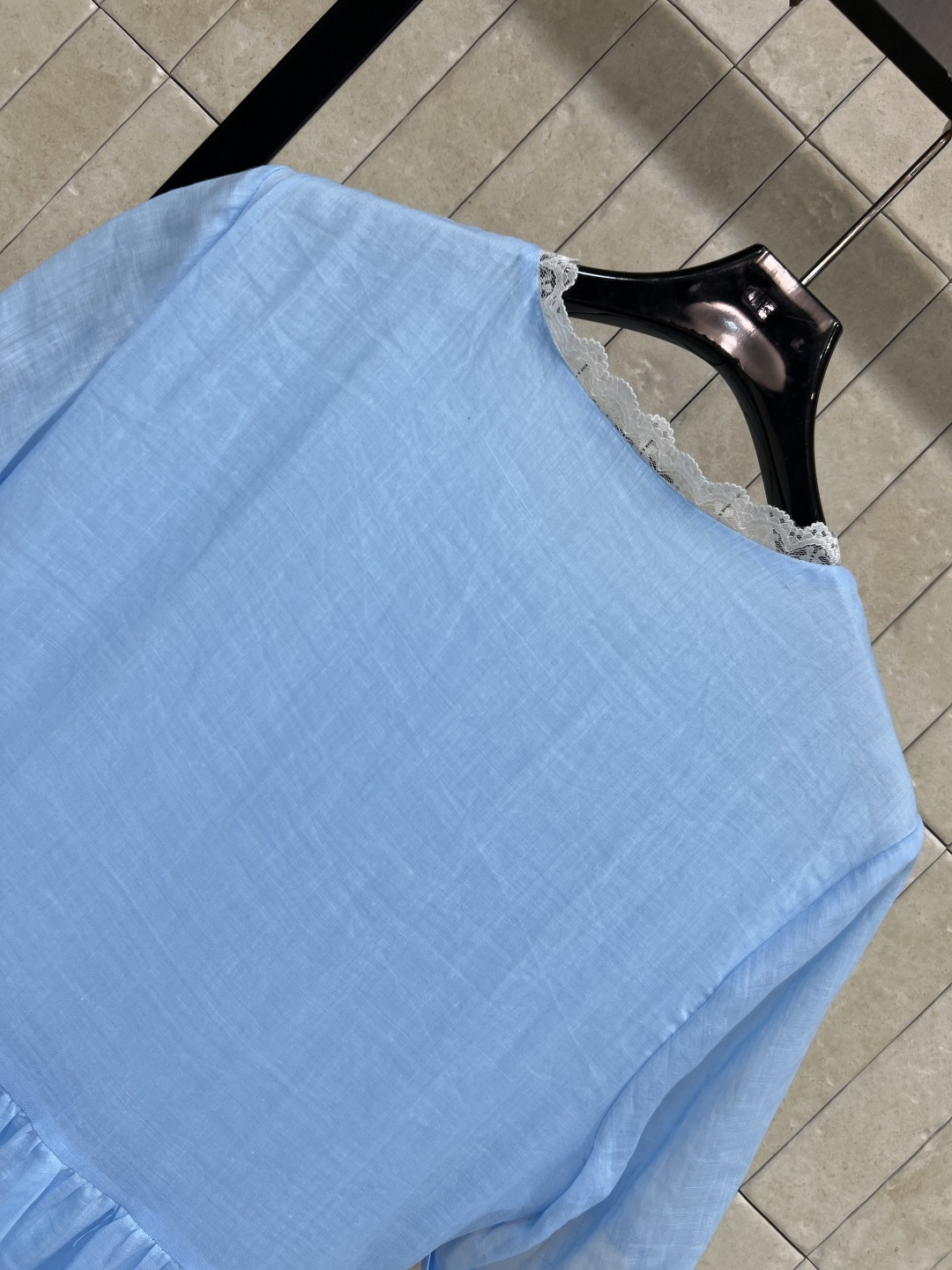 MIU家 26夏季新款 棉麻连衣长裙 采用棉麻面料轻盈透气 夏天穿超舒服 短袖+宽松裙摆 领口木耳边和单